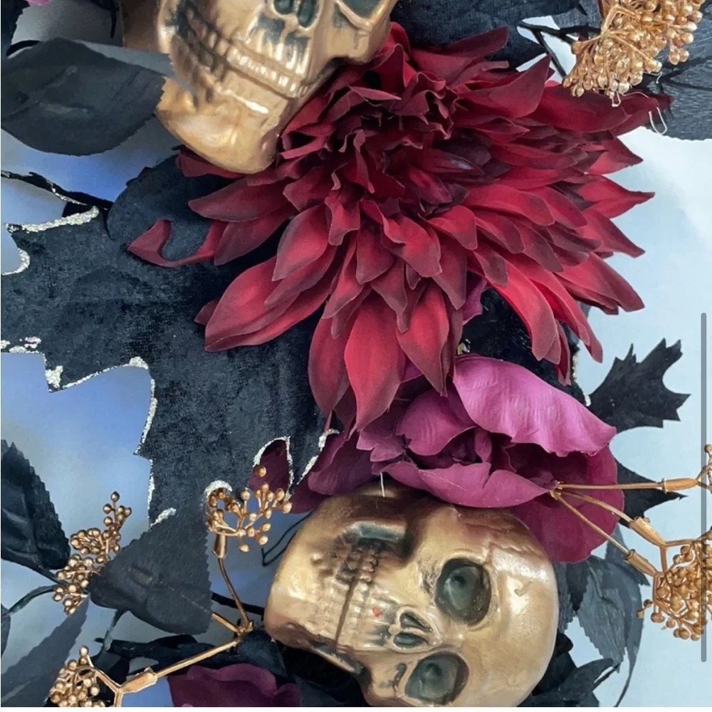 NWT Gothic Wreath